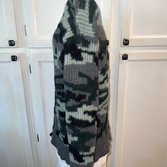 Vince Camuto Women's Camo Button Cardigan Sweater Lng Sleeve grey,green,black Sm - Picture 5 of 10